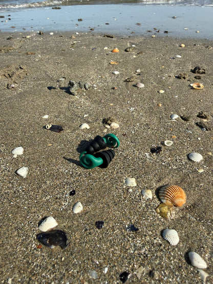 Bouchons Ears 360 avec embouts Natation & Travail posés sur le sable
